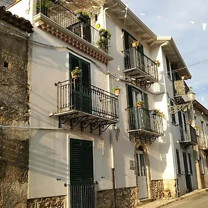La Via Del Carretto , Capri Leone Italia